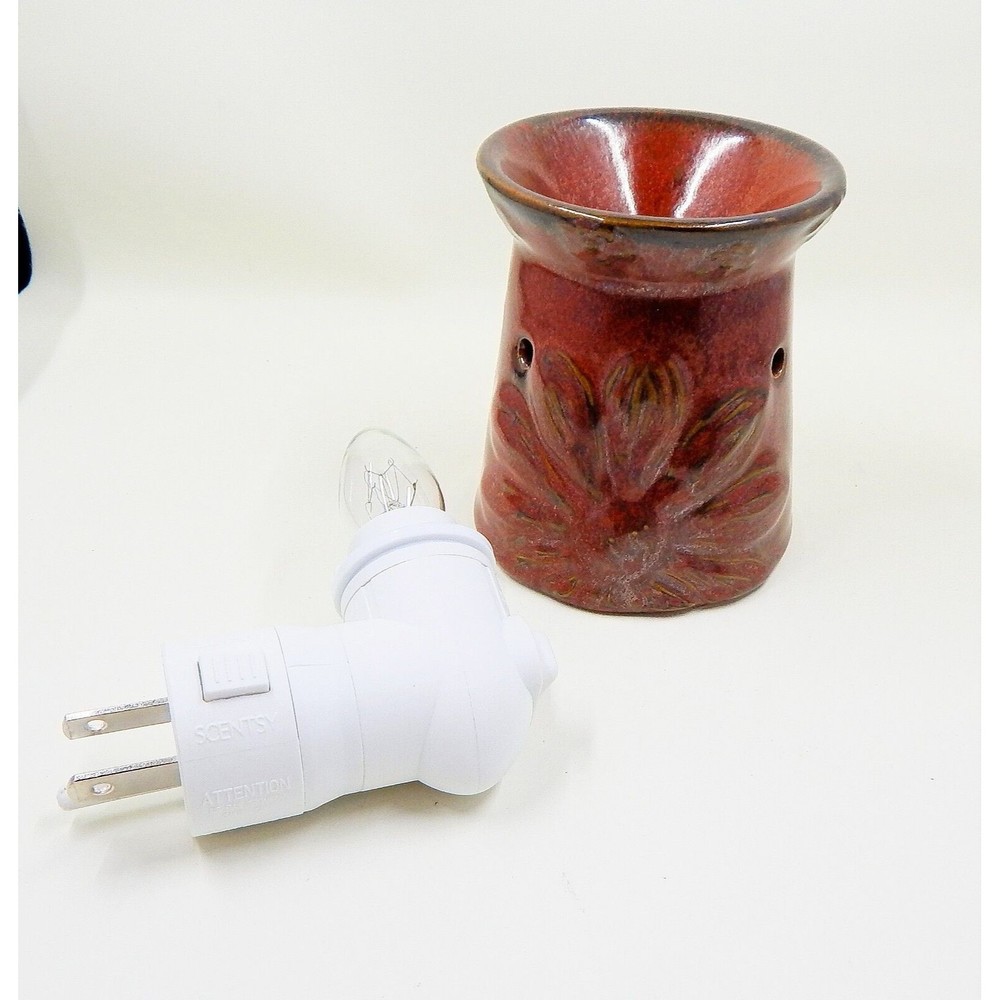 Scentsy Boho Chic Wall Plug In Night Light Ceramic Warmer In Box